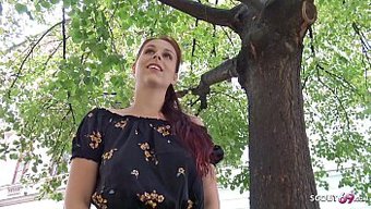 Doğal Varlıklara Sahip Acımasız Bir Kızıl Saçlı, Bir Seçme Oturumu Sırasında Bir Alman Izciyi Baştan Çıkarıyor