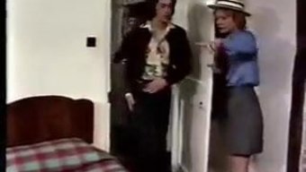Iyi Sesli Ingiliz Okul Kızları Sert Bir Şekilde Beceriliyor