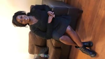 Siyah Ebony Güzeli Porno Videoda