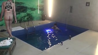 Dövme Baştan Çıkarıcı Bacaklar Ve Ayak Fetişi Eğlencesi, Ateşli Bir Üçlüde.
