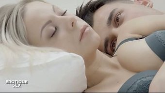 Azgın Üvey Kız Kardeş Julia Parker, Üvey Abisinin Sürpriziyle Gizli Tarafını Ortaya Çıkarıyor.