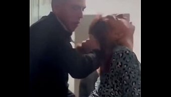 Iş Yerinde Flörtleşme, Iş Arkadaşını Sikmenin Ilk Bölümüne Dönüşüyor.