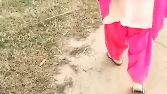 Hint Kızı Para Ve Içine Boşalma Için Sert Bir Şekilde Beceriliyor