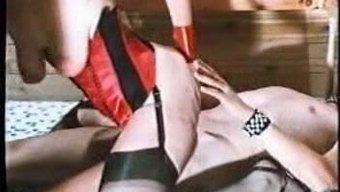 Aşırı Acımasızlık Ve Sertlik Içeren Klasik Vintage Porno