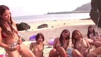 Squirt Kraliçesi Stephenie 16k Plajda Çete Tarafından Sikişiyor