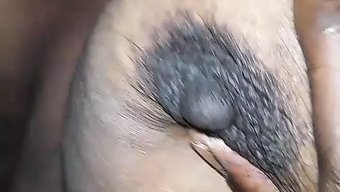Hint Ev Kadını Porno Videosunda Derin Boğazlama Ve Cowgirl Sürme