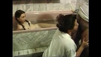 Baba-Kız Banyo Zamanı