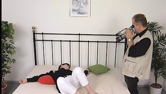 Esmer Bebek, Retro Alman Seçmelerinde Kameraman Tarafından Tahrik Ediliyor