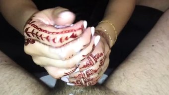 Amatör Fransız Arap Genç El Işi Ve Orgazmın Tadını Çıkarıyor