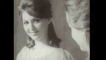 Tüylü Amcıklı Milf'In Yer Aldığı Sıcak Bir Vintage Sahne
