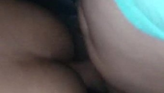 Yaşlı Adam Çıplak Ve Vahşi Bir Şekilde Merdivenlerde Sikişiyor