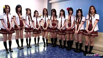 Genç Japon Çiftler, Sansürsüz Bir Orgide Grup Seks Keşfediyorlar