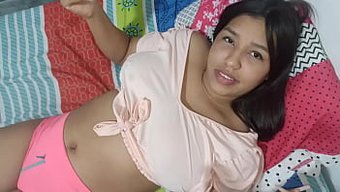 Genç 18+ Üvey Kız Kardeşim Benden El Işi Ve Oral Seks Alıyor