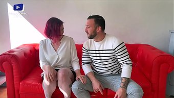 Büyük Göğüslü Güzel Bir Genç Anne, Tek Bir Damla Spermi Bile Ziyan Etmekten Hoşlanmaz.