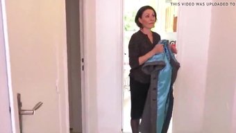 Çekici Fiziğe Sahip Olgun Kadın