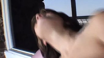Yetenekli Bir Baştan Çıkarıcı Kızın Anal Sakso Çektiği Etkileyici Bir Video