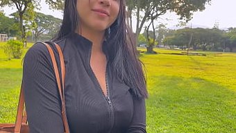 Milf Colombiana Sıcak Porno Videosunda Hak Ettiğini Alıyor