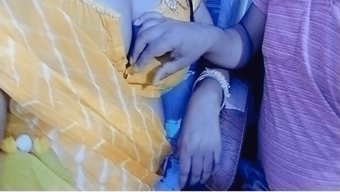 Duygusal Hint Bhabhi, Sevgilisiyle Tutkulu Bir Sevişmenin Tadını Çıkarıyor