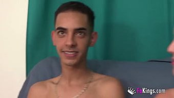 Roxy Little'In Bu Sıcak Videoda Iki Erkekle Kirli Işlere Girişini Izleyin.
