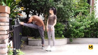 Üniversite Öğrencisinin Anal Deneyimini Içeren Ev Yapımı Asyalı Video
