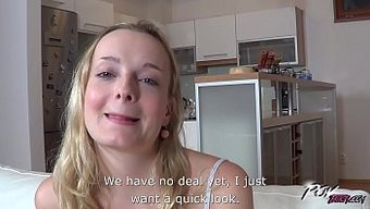 Azgın Sarışın Fahişe Pov Videosunda Tatlı Bir Creampie Alıyor