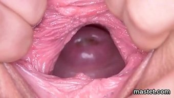 Çek Kızın Pembe Amını Dildo Ile Oynarken Yakın Çekim Görüntüsü