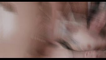 Sert Anal Ve Ağızda Boşalma Ile Irklararası Grup Seks