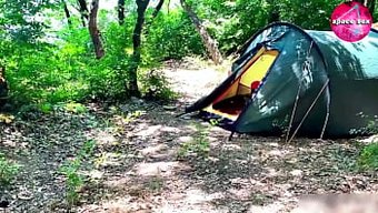 Yakalanan Eylem: Solo Kızın Açık Hava Mastürbasyonu Kameraya Yakalandı.