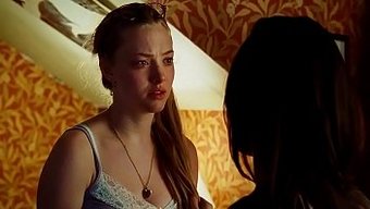Ünlü Lezbiyenler Megan Fox Ve Amanda Seyfried Sıcak Bir Öpüşme Seansı Paylaşıyorlar