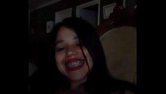 Minyon Bir Genç Kızla Sakso Ve Içine Boşalma Eylemi