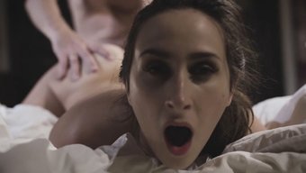 Ashley Adams'In Kıdemli Üvey Babasıyla Ilk Anal Deneyimi