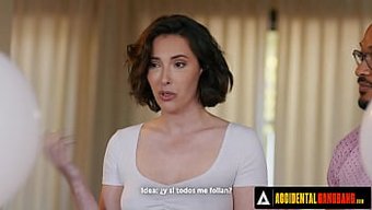 Sıcak Porno Yıldızı Casey Calvert Için Bir Gangbang'De Çift Penetrasyon Ve Derin Boğaz.