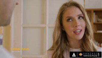 Masör, Seksi Eski Müşterisi Lena Paul’la Ateşli Bir Buluşmada Yakınlaşıyor.