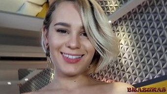 Bu Ateşli Videoda, 18+ Yaşındaki Bir Kızın Doğal Göğüsleri Emilir Ve Sikişir.