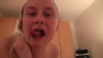 Tüylü Çukurları Olan Azgın Avrupalı Bebek Ev Yapımı Videoda Sikişiyor