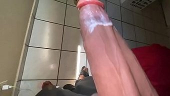 Büyük Yarrağı Ve Islak Amcığı Olan Porno Yıldızı Mandingo Tarafından Sikişiyor