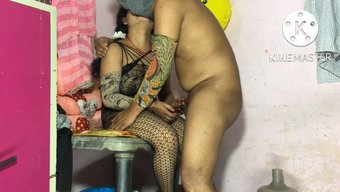Genç Bhabhi, Shahar Tarafından Arkadan Ve 69 Yaparak Beceriliyor