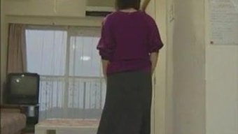 Asyalı Milf Ve Genç Kız Tabu Lezbiyen Videoda Yaramazlık Yapıyorlar