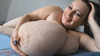 Olgun, Güzel Ve Şişman Kadınların Büyük Doğal Göğüsleri Milf