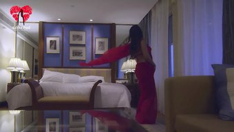 Aşırı Seksi Desi Kız Samina Zevkle Mastürbasyon Yapıyor