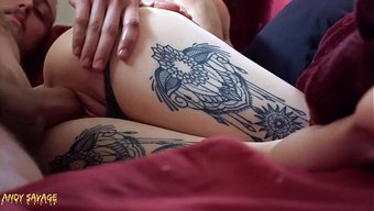 Gotik Sevgili, Babasının Kavrayışına Sert Bir Yandan Sikişle Boyun Eğiyor.