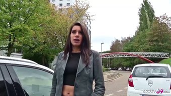 Alman Casting Ajansı, Genç Kızın Yarak Seçmesi Için Buluyor