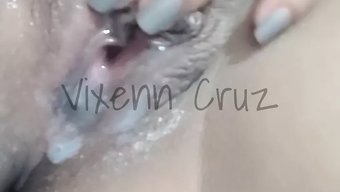 Asyalı Kız Yeni Bir Videoda Gerçek Orgazmlar Yaşıyor Ve Yutuyor