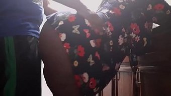 Dirtydiana'Nın Büyük Kalçaları Ve Taşlama Becerileri Ona Şeker Baba Bırakıyor