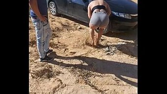 Amatör Yıldız, Lastiğini Değiştirirken Başını Belaya Sokuyor.