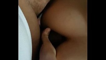 Büyük Doğal Göğüslere Sahip Genç (18+), Anal Seks Ve Içine Boşalma Keyfini Çıkarıyor