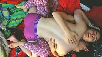 Yağlanmış Kızıl Saçlı 69 Pozisyonunda Götünü Siktiriyor
