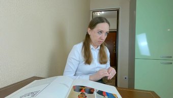 Profesyonel Sanat Öğretmeni, 18 Yaşındaki Öğrenciyle Yurtta Yoğun Oral Seks Yapıyor