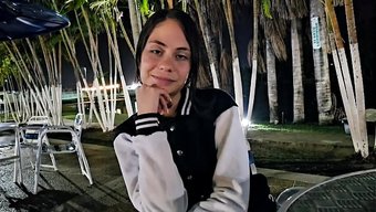 Hotwife, Sevgilisi Amını Sikerken Arkadaşı Tarafından Güzelce Beceriliyor.