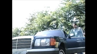 Avrupalı Bebek, Azgın Bir Adam Tarafından Bir Otoparkta Sikişiyor